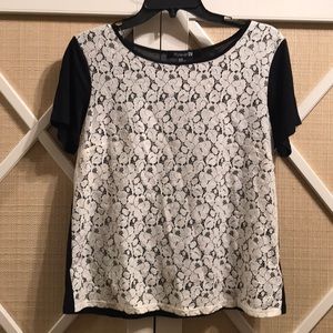 Cream Lace front t-shirt w/knit black back/sleeves